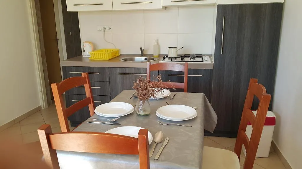 Apartments Natasa Vir 0*,