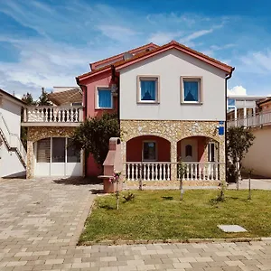 Apartman Fida, Vir