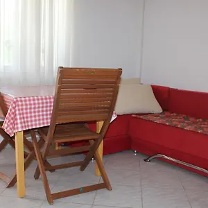 Apartman Lampion, Vir